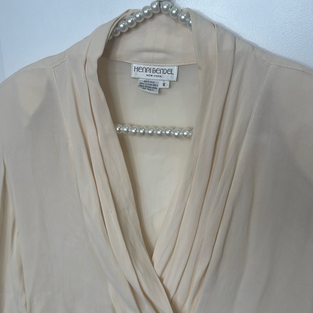 HENRI BENDEL NEW YORK VINTAGE 100% SILK CREAM BLOUSE 8 - Picture 2 of 12